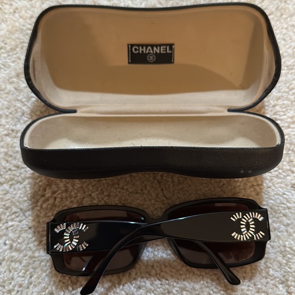 Authentic Chanel Sunglasses in Black with crystal rhinestone CC - Picture 3 of 9